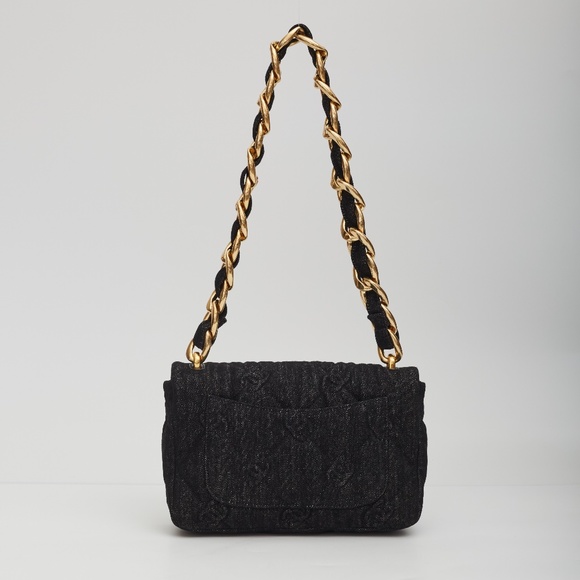 CHANEL CC QUILTED BLACK DENIM MEDIUM FLAP BAG (2022) - Picture 2 of 10